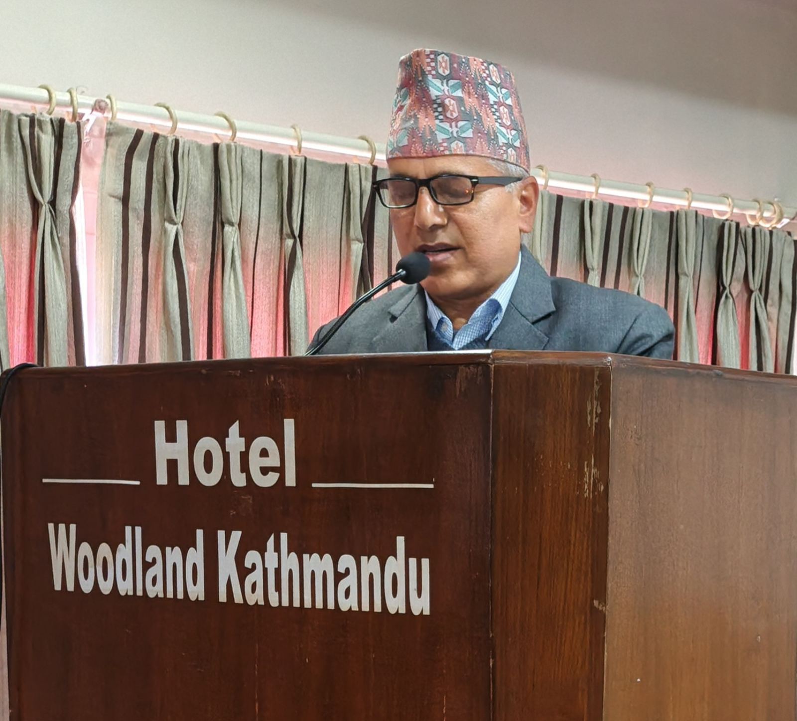 अध्यक्ष - सेसन साकोस